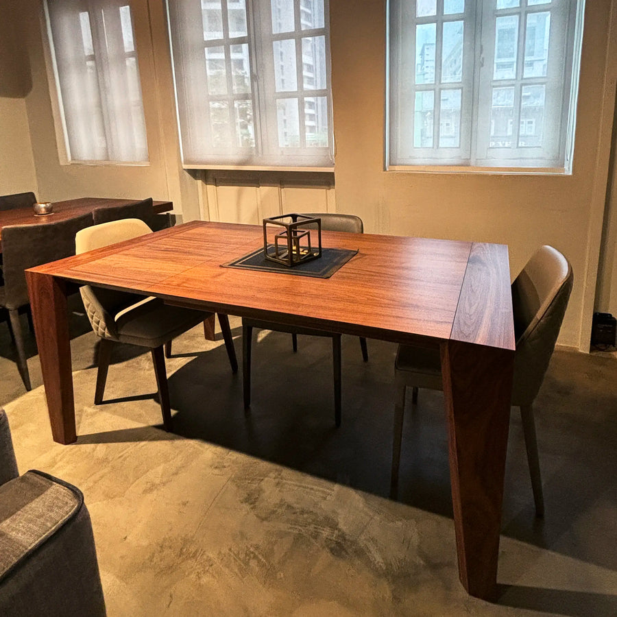 Spaceman extendable dining table Splendour in wooden veneer finish