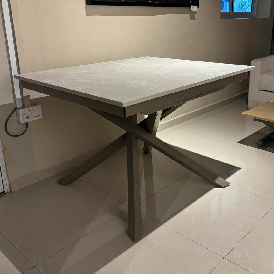 Dining table - Compatta extending dining table ~ EX - DISPLAY 15% OFF - Spaceman