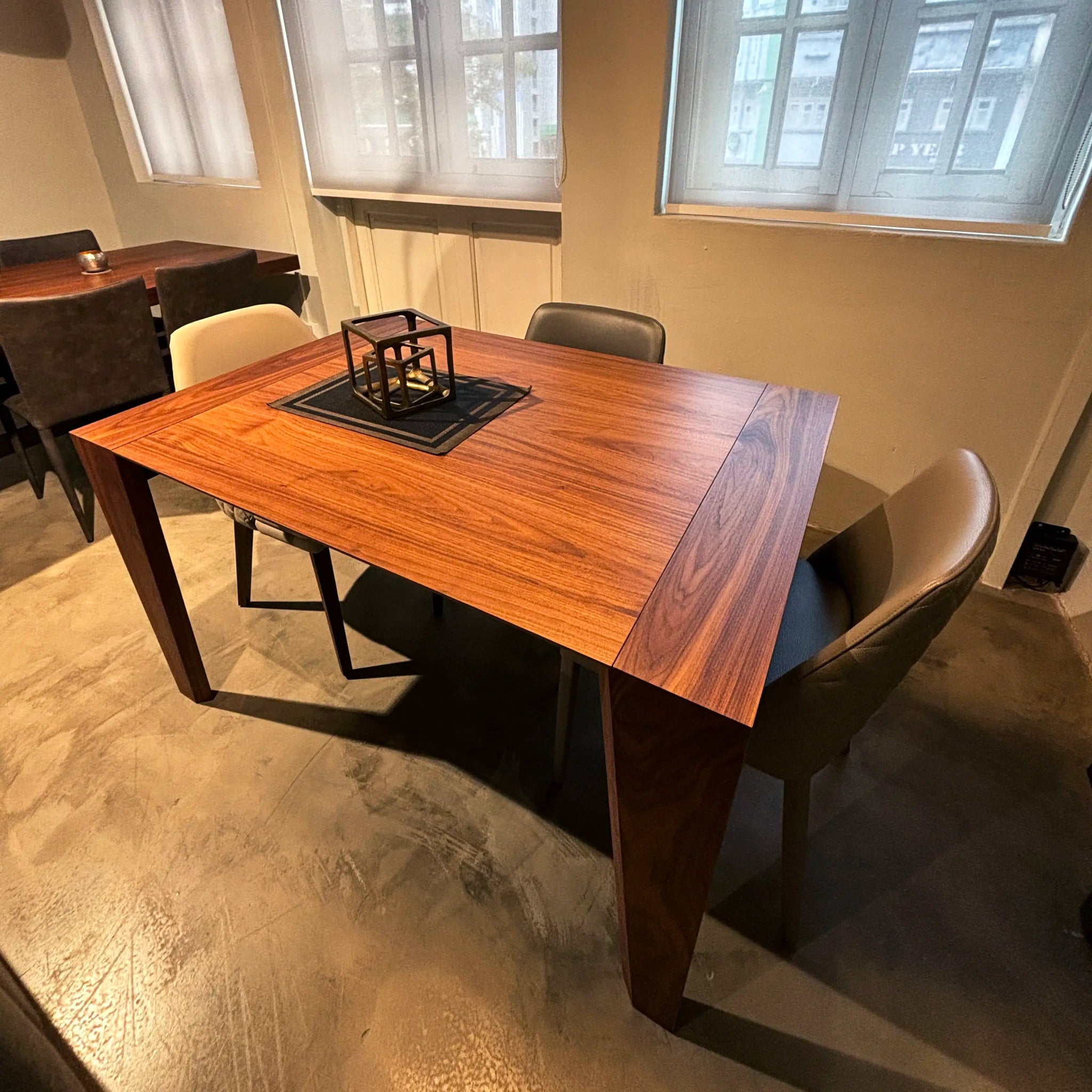 Dining table - Splendour wooden extending dining table ~ EX - DISPLAY 15% OFF - Spaceman