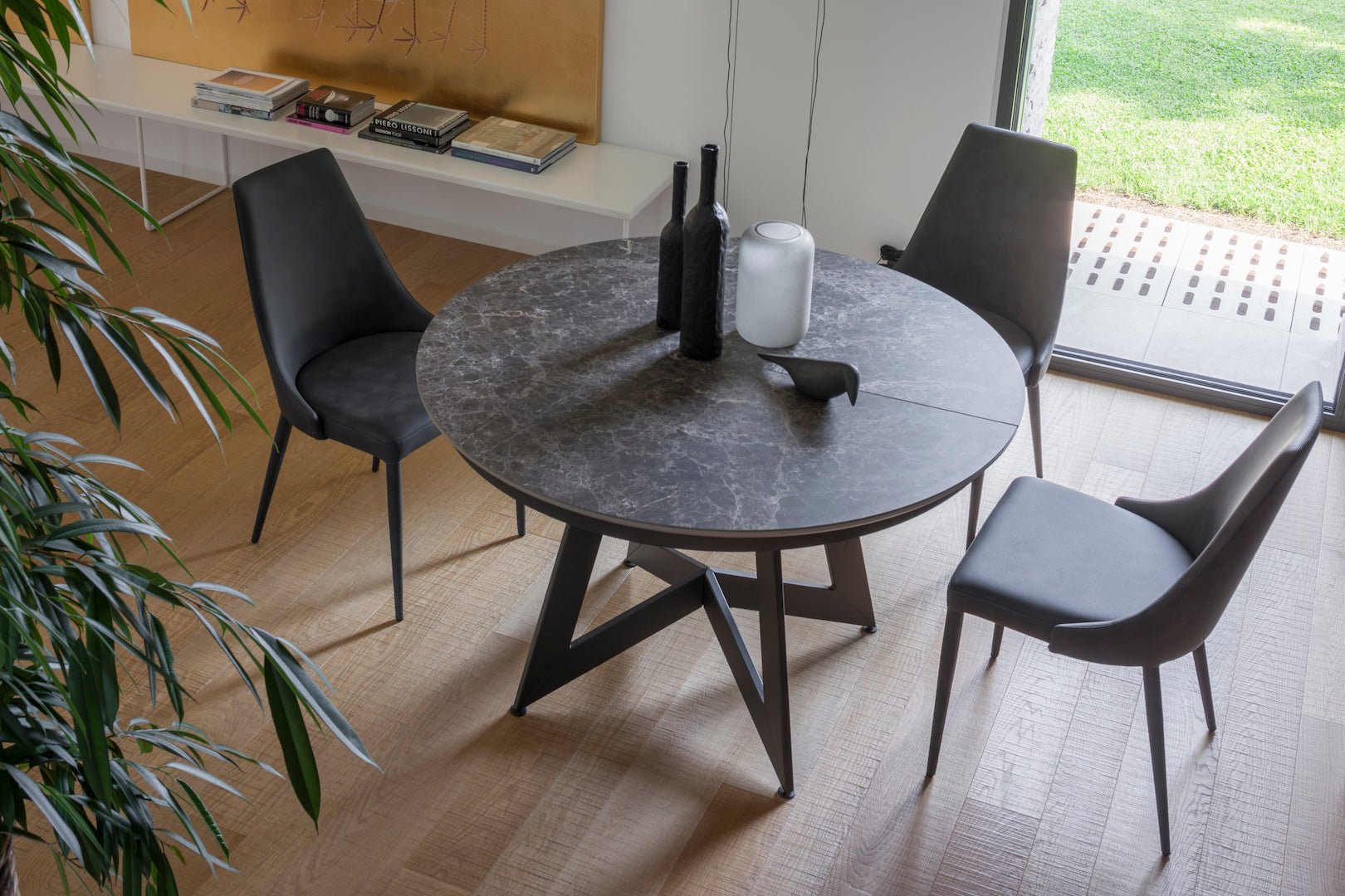 Dining table - Stellar - Round Expanding Dining Table - Spaceman